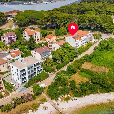 Seaside 067 By Guide * פולה